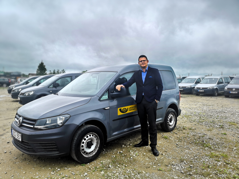 88 tarnybiniai automobiliai pasiekė mobilius laiškininkus