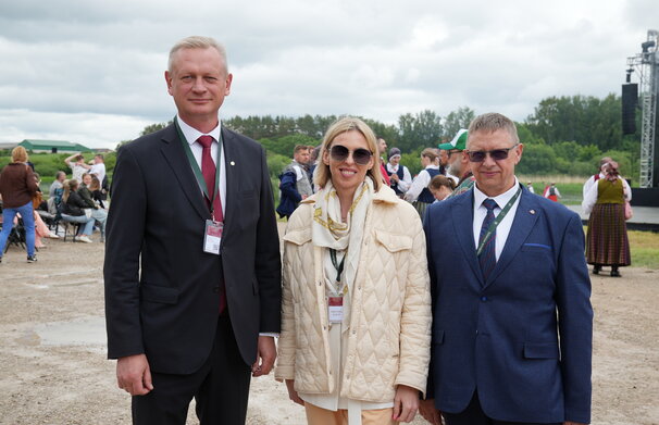 Pasvalio rajono savivaldybės delegacija dalyvavo festivalyje „Po auksinių ąžuolų šakomis. Būti...