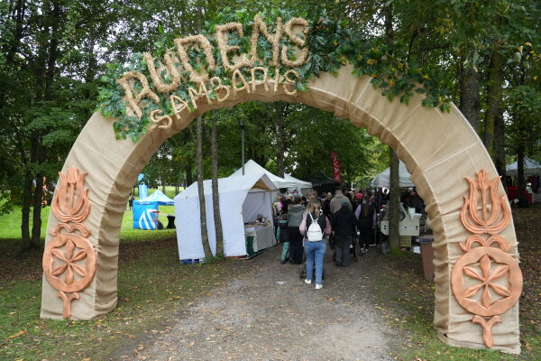 Pasvalio smegduobių parke – rudens gėrybės, bendrystė ir „Rudens sambaris“
