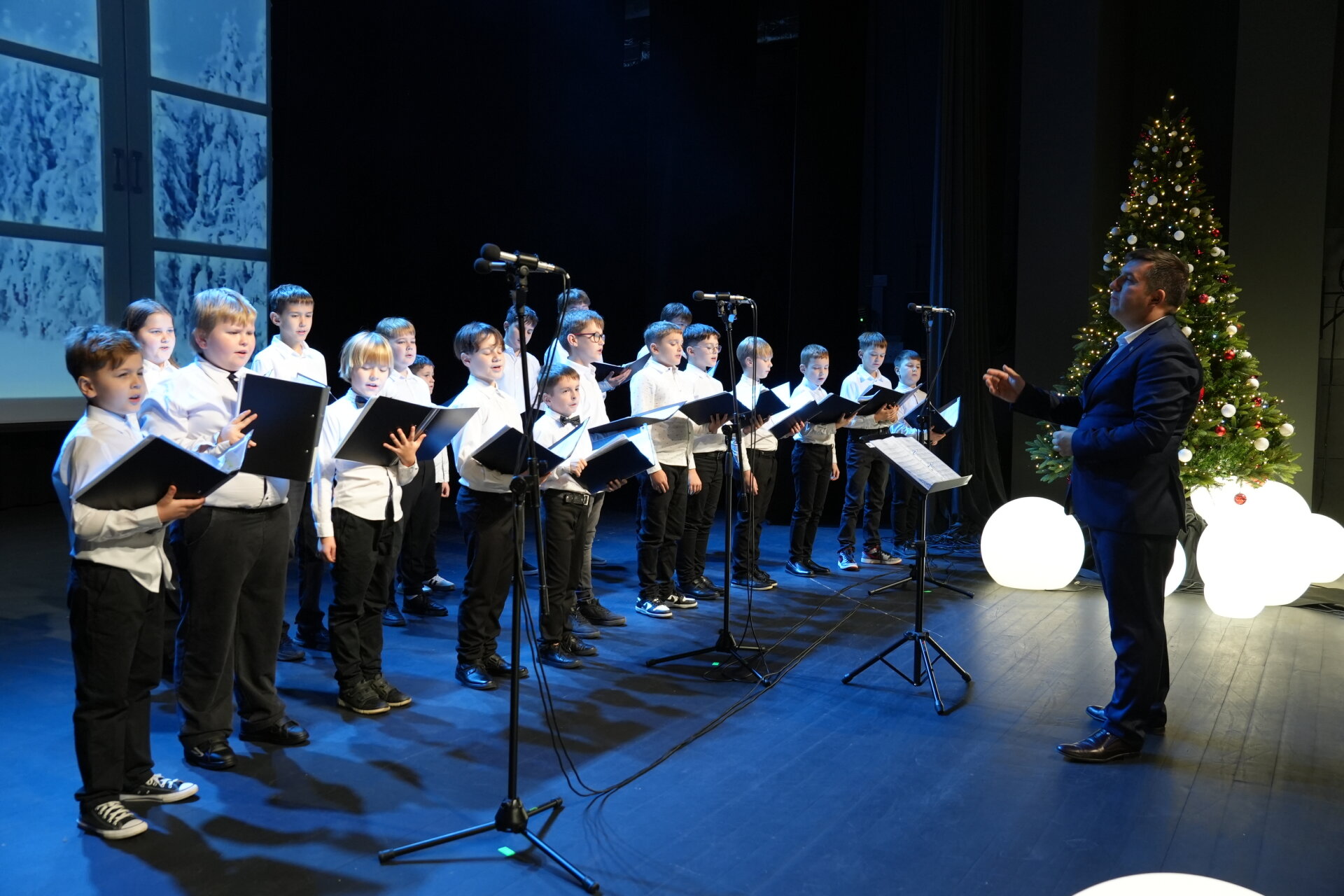 Pasvalio KC berniukų choro (vad. Robertas Lavickas) pasirodymas